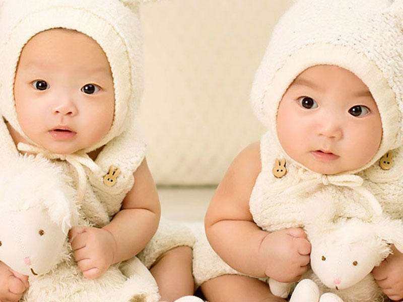 Şok hadisə: Əkizlərin ataları fərqli kişilərdir