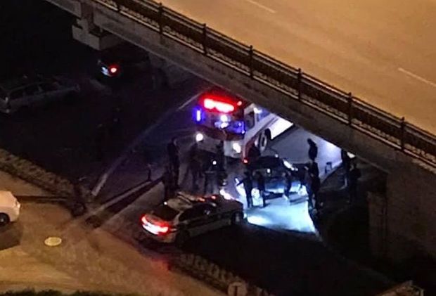 Bakıda əks yola çıxan “Niva” səkiyə çırpıldı - VİDEO