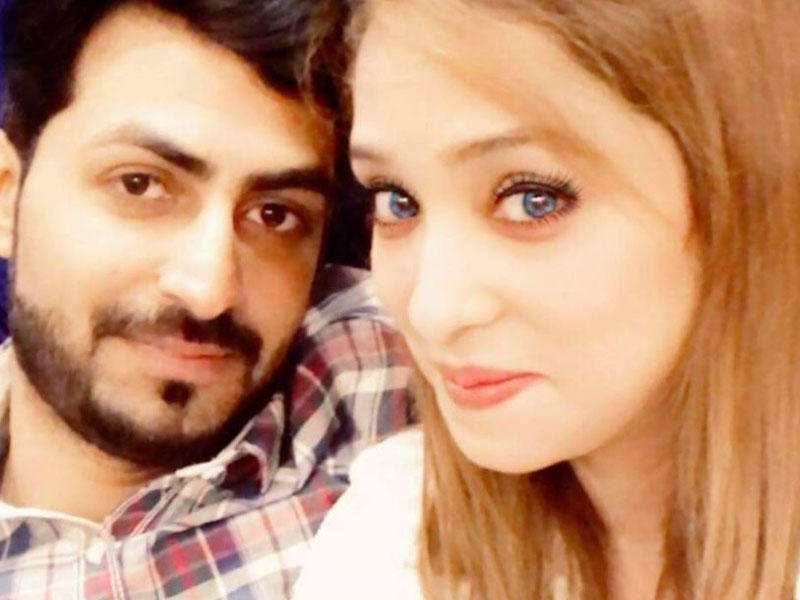 Ər dostlarının qarşısında arvadını soyundurub, saçını qırxdı - VİDEO - FOTO