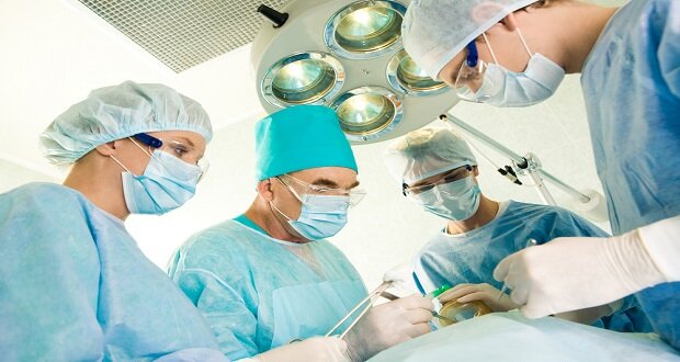 DÜNYADA İLK: Oğuldan ataya vena köçürüldü