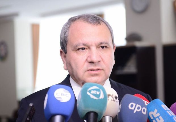 BDU-nun yeni rektorundan tələbə qıza jest - VİDEO