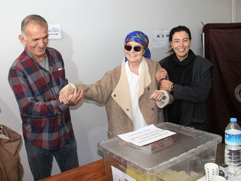 Xəstəxanadan çıxıb səsverməyə getdi - FOTO