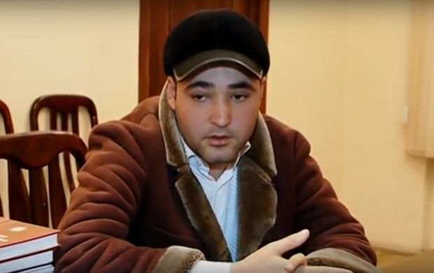 Şəmkirdə qəbirlərə hücum çəkən şəxsin fotosu yayıldı