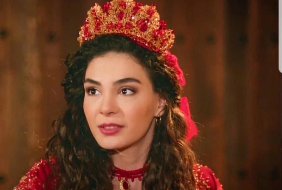 “Reyyan”ın bu geyiminə 50 min qaş düzülüb