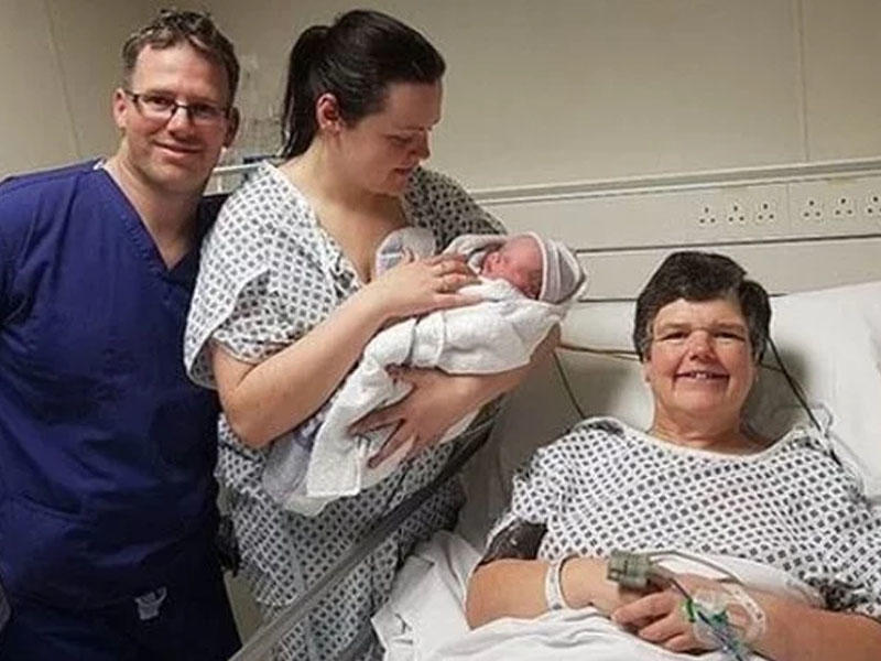 55 yaşlı qadın öz nəvəsini doğdu - VİDEO