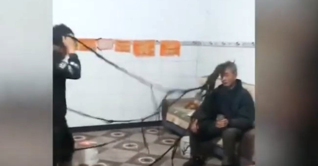 77 yaşı var, 55 ildir saçını kəsmir – Video