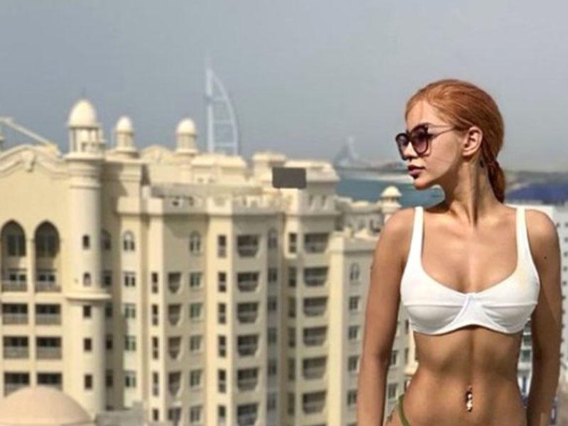 Gənc aktrisadan Dubayda bikinili pozalar - Özcan Denizin keçmiş sevgilisidir - FOTO