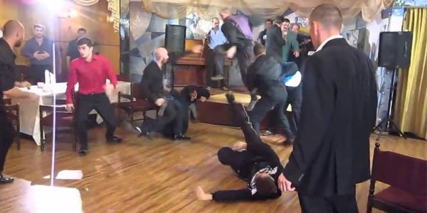 Перестрелка в известном бакинском ресторане, есть раненые