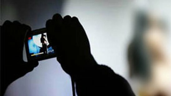 Oğlan oğlanı intim fotoları ilə şantaj etdi – Şok cinayət