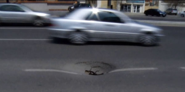 Babək prospektində yenə yol çökdü (VİDEO)