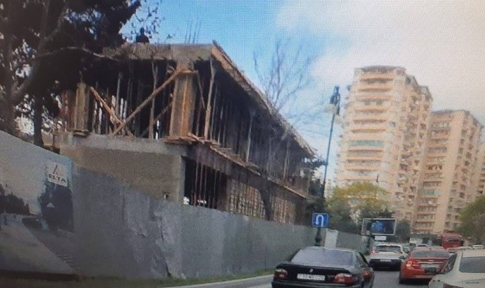 Ayna Sultanova parkında obyekt tikilir? – Ağacları kəsiblər - AÇIQLAMA