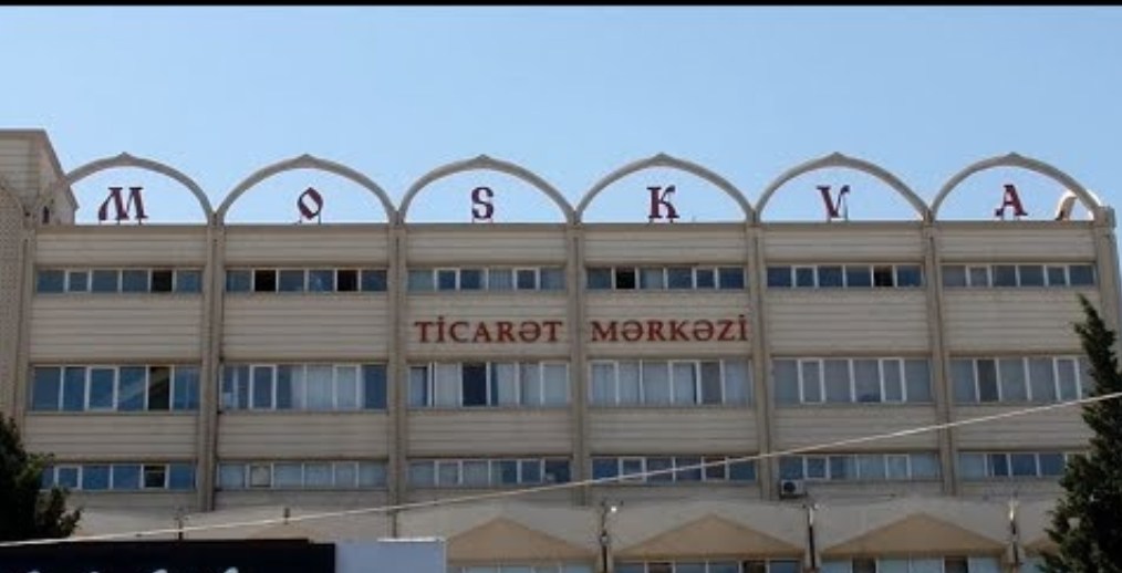 ““MOSKVA” UNİVERMAĞININ SAHİBLƏRİ 15 AİLƏNİ AC QOYUB” – Prezidentə şikayət + FOTOLAR