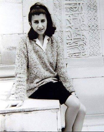 Bu 15 yaşlı qız indi məşhur aktrisadır - FOTO