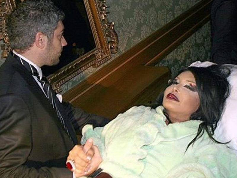 Bülent Ersoyu fanatı güllələyib, böyrəyinin biri götürülüb - FOTO