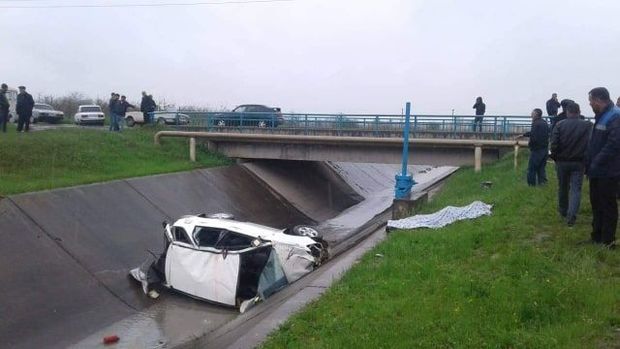 Xaçmazda maşın kanala düşdü: sürücü öldü - FOTO