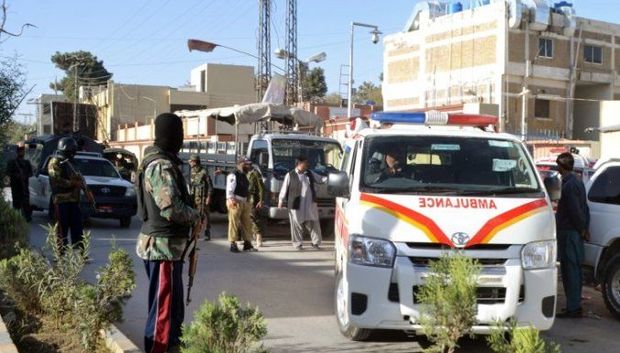 При нападении на автобус в Пакистане погибли 14 человек