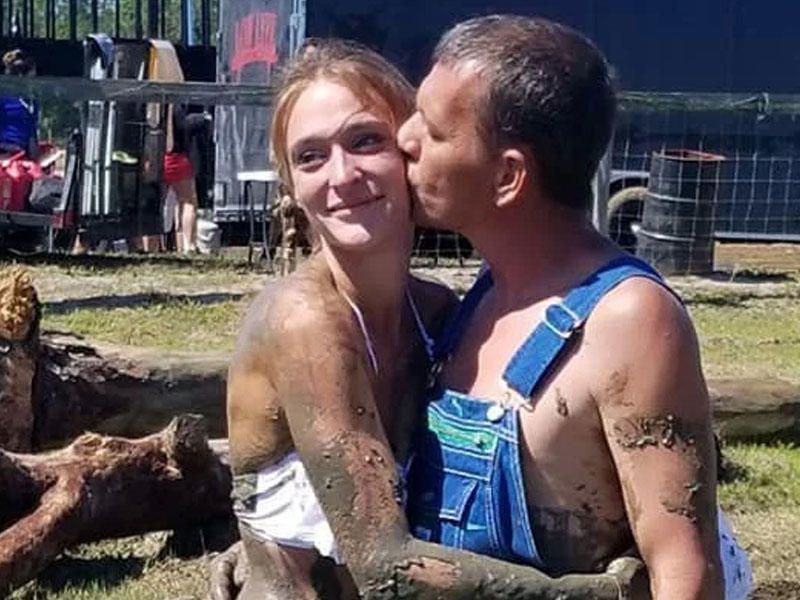 Dünya bu toydan danışır - Gəlin ağ alt paltarında, bəy isə kombinezonda - VİDEO - FOTO