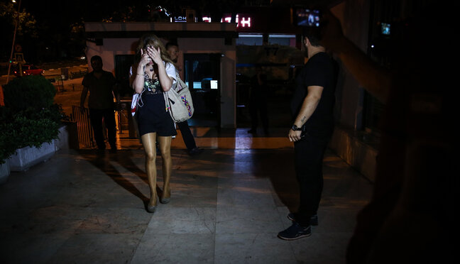 Azərbaycanlı qadınlar pul qarşılığında sürücünün cinsi əlaqə təklifini qəbul etdi - TÜRKİYƏDƏ