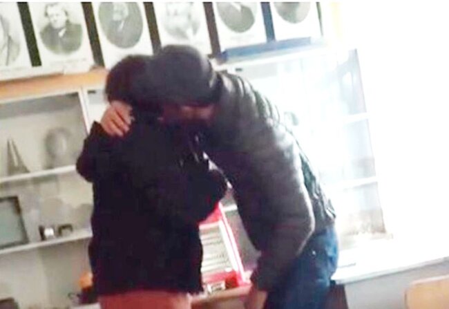 Azərbaycanda daha bir orta məktəbdə biabırçılıq: Şagirdlərin əxlaqsız görüntüsü yayıldı – Video