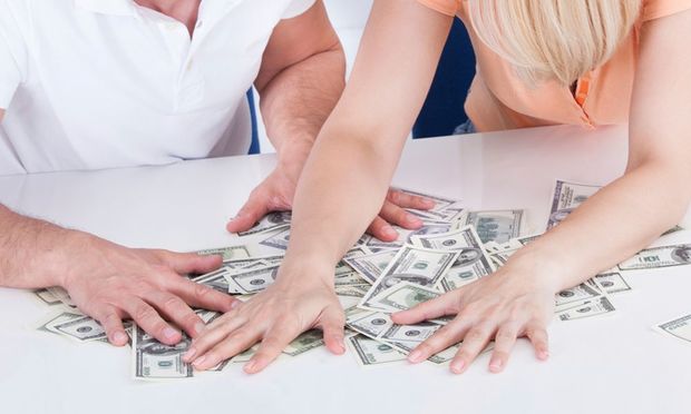 В США пара покопалась в бардачке машины и разбогатела