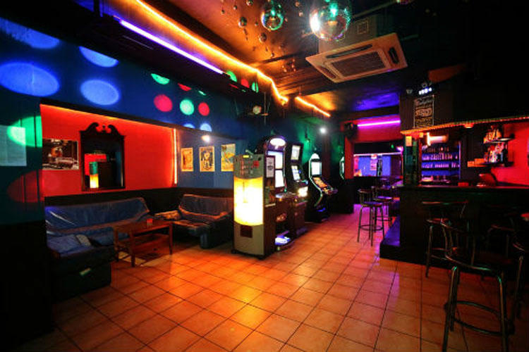 В Баку в ночном клубе избили девушку