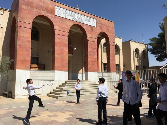 В Иране армяне могут обучаться на своем языке, а азербайджанцы – нет!