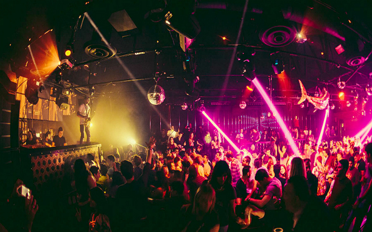 В Баку в ночном клубе 