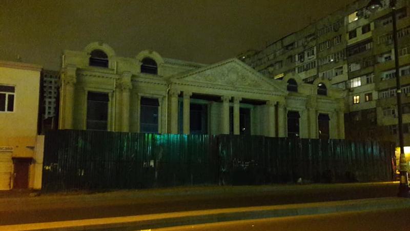 Bakıda təzə tikilən obyektin qarşısındakı ağacları yox etdilər