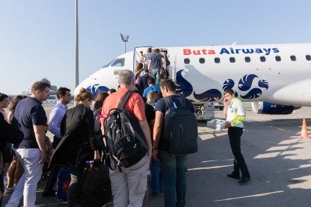 “Buta Airways”-də özbaşınalıq: “Aviabiletlər saytda və kassada fərqli qiymətlərlə satılır” – VİDEO