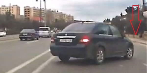 Bakıda xanım sürücünün törətdiyi qəza kameraya düşdü (VİDEO)