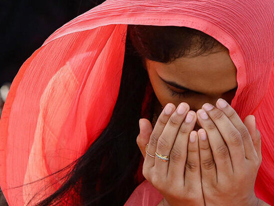 Bu FAKTLAR sizi dəhşətə gətirəcək: Valideynlər qızlarına qarşı görün nə edirlər... - FOTO