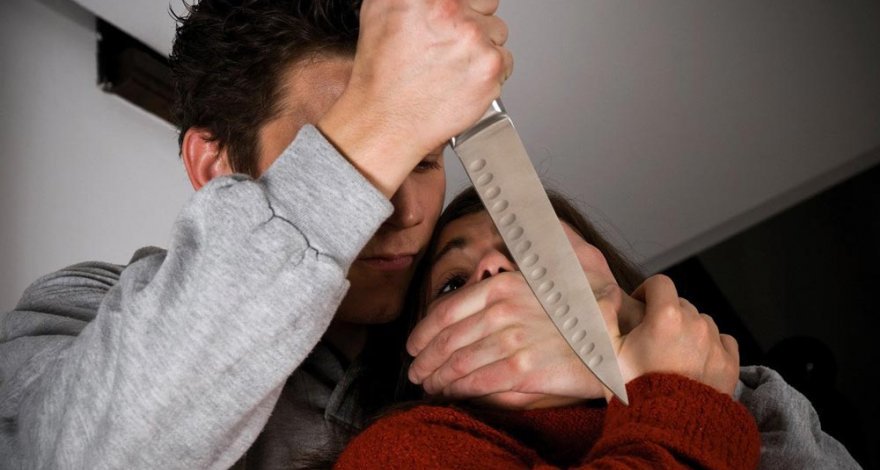 В Баку муж зарезал бывшую жену за отказ вступить с ним в половую связь