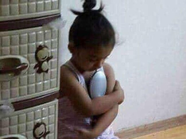 Şəhid qızı Zəhra - Bu daraqdan atamın qoxusu gəlir, onu heç kimə verməyəcəyəm