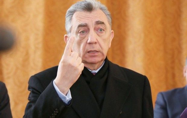 Eldar Əzizovdan rəhbər işçilərə korrupsiya xəbərdarlığı