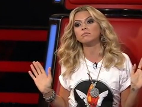 “Orada mənə kiminlə xəyanət etdin?”