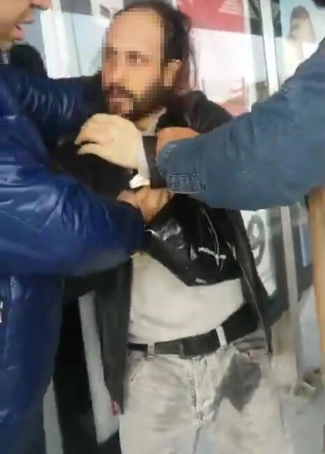 Metroda SKANDAL! Qadın sərnişinə cinsi orqanını göstərdi - VİDEO