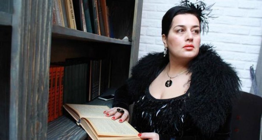 «Vay-vay, oy-oy, doy-doy» - Эльза Сеидджахан «порадовала» пользователей новым стихом