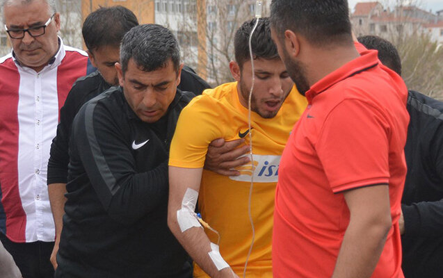 Matç zamanı ağzına arı girdi, xəstəxanalıq oldu - Foto