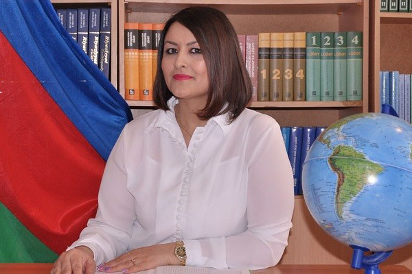 Bakıda müəllim şagirdi vuraraq hədələdi: işə polis qarışdı