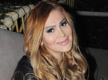 Rəqsanə liftdə göbəyini açdı — FOTO