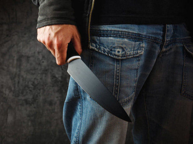 В Баку пьяного ранили ножом - ВИДЕО