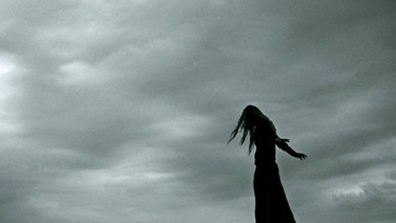 Göygöldə DƏHŞƏT: qadın öznü qayadan atdı