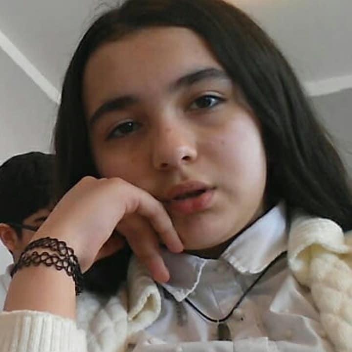В Баку ученица 7 класса вышла из школы и пропала - ФОТО