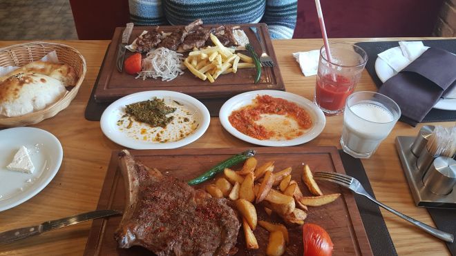 Azərbaycanlı məşhur aktyoru restoranda GİROV SAXLADILAR