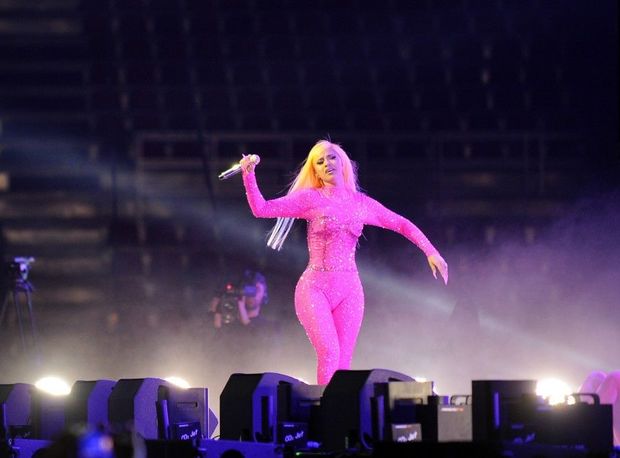 “Formula 1” yarışının yekun konsertində Kardi Bi fırtınası əsdi - FOTO