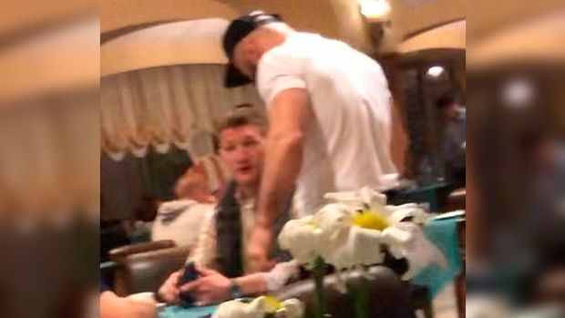 Российские бойцы устроили драку в турецком отеле - ВИДЕО