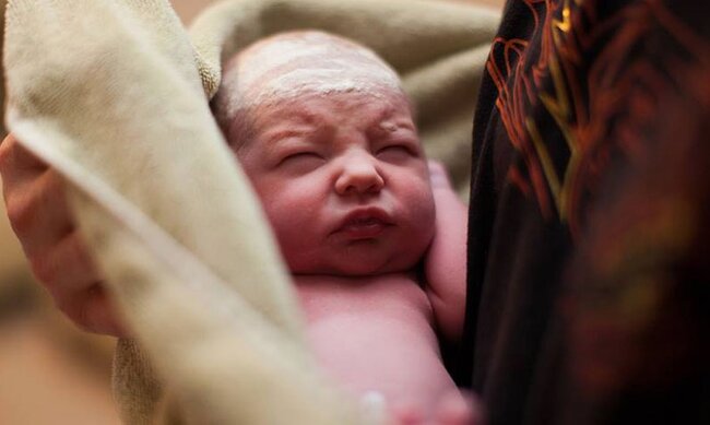 Evdə uşaq dünyaya gətirən ana dünyasını dəyişdi - Azərbaycanda faciə - foto