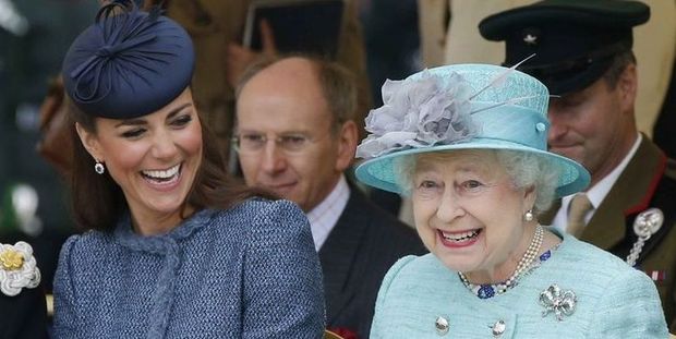 Qayınana gəlininə orden verdi - 8 illik ailə həyatına görə