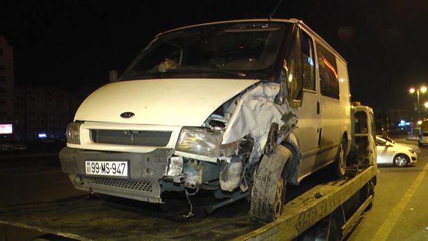 В Баку водитель пытался пристегнуться и попал в аварию - ВИДЕО