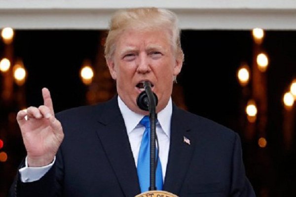 Трамп выразил признательность покидающему трон императору Японии